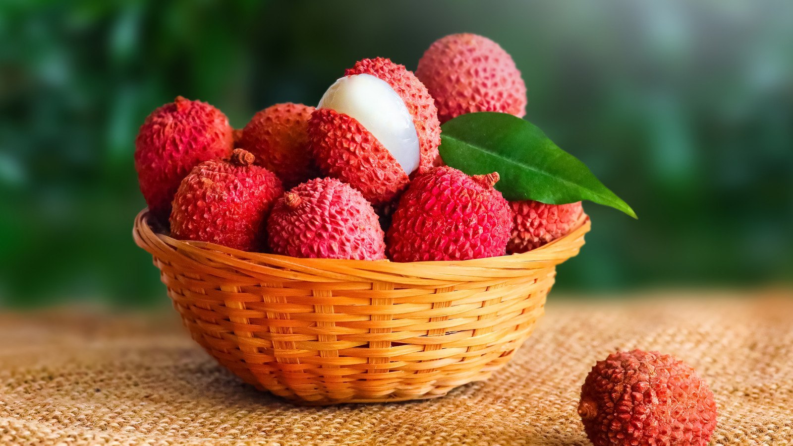 Discover Lychee Benefits and Side Effects - A Comprehensive Guide to This Tropical Gem