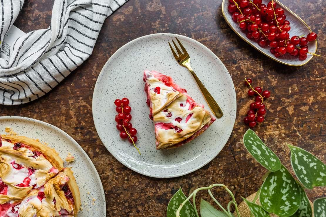 Discovering the Delightful Red Currant Bakery Vanilla Cake - A Slice of Heaven